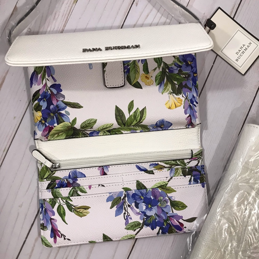 ✨HOST PICK Tri-Fold white Crossbody Wallet NWT - Picture 2 of 6